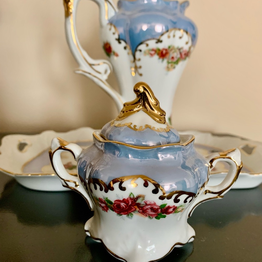 LN- Elegant Blue and Gold Porcelain 5 Piece Tea Set. A perfect decor piece. - Picture 12 of 16